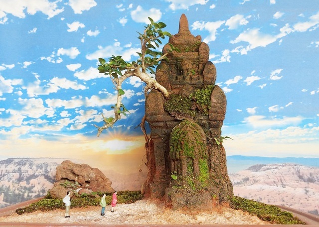 Bonsai tiểu cảnh kết hợp tháp Champa rêu phong, cổ kính
